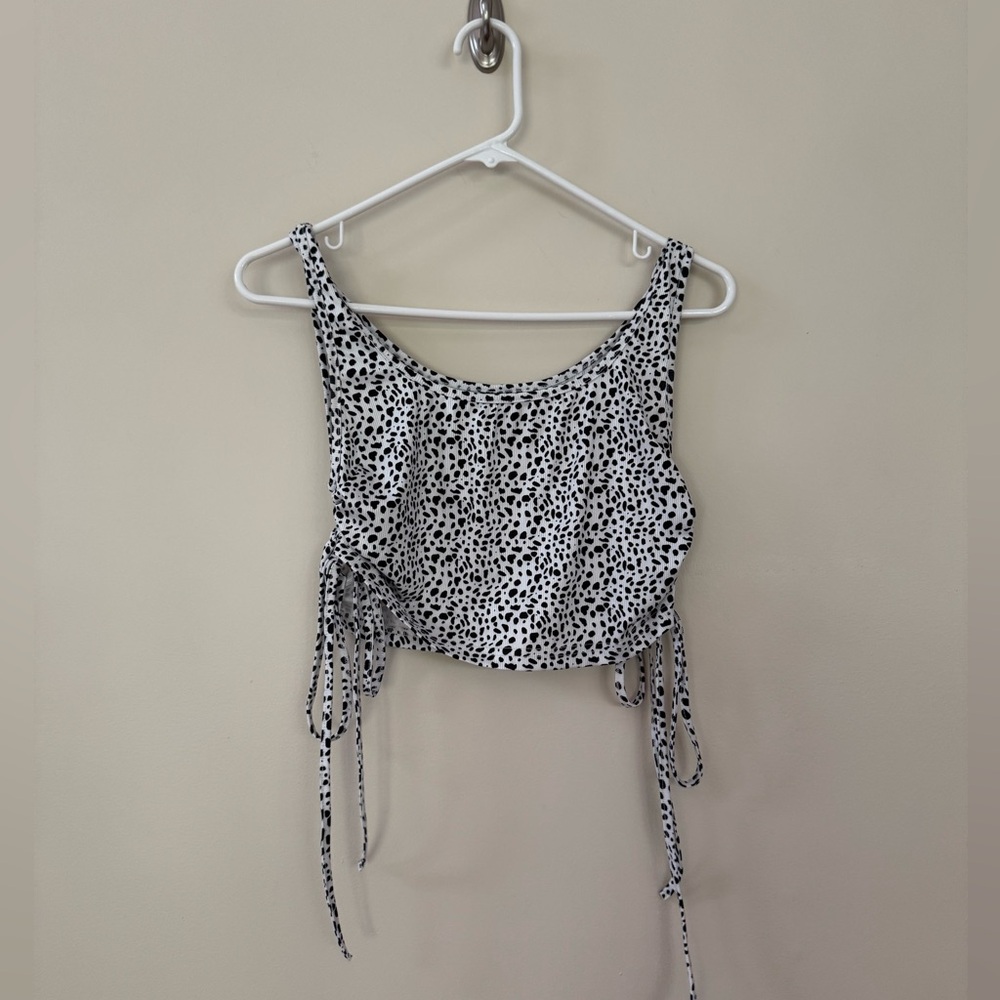 SHEIN Black and White Sleeveless Crop Tank Top